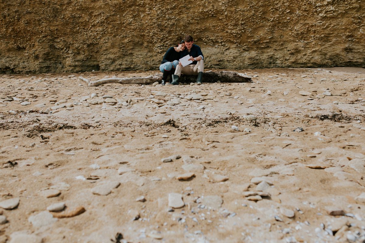 seance-couple-engagement-plage-saint-aubin-falaises-nicolasdesvages_0055.jpg