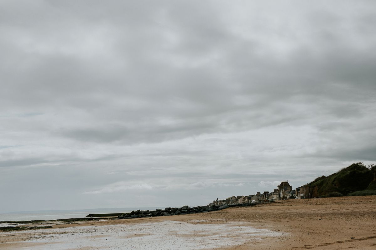 seance-couple-engagement-plage-saint-aubin-falaises-nicolasdesvages_0001.jpg