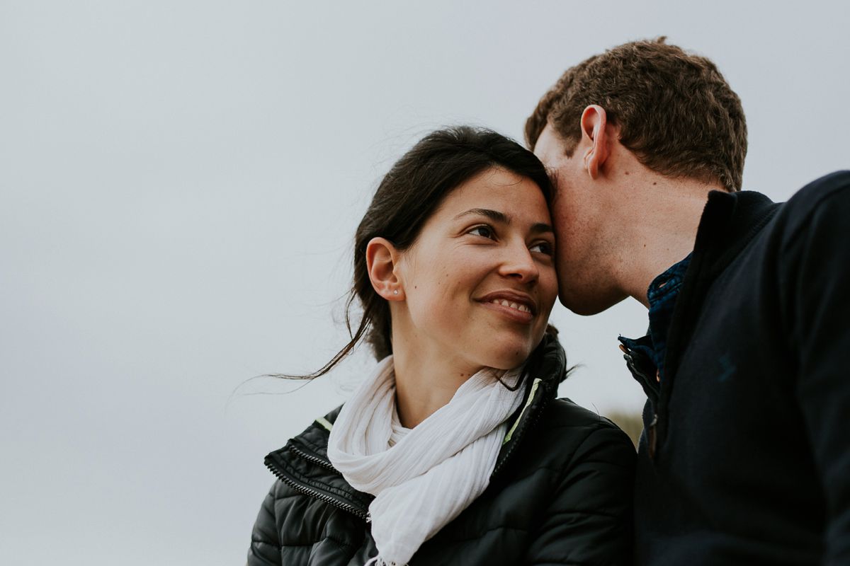 seance-couple-engagement-plage-saint-aubin-falaises-nicolasdesvages_0014.jpg