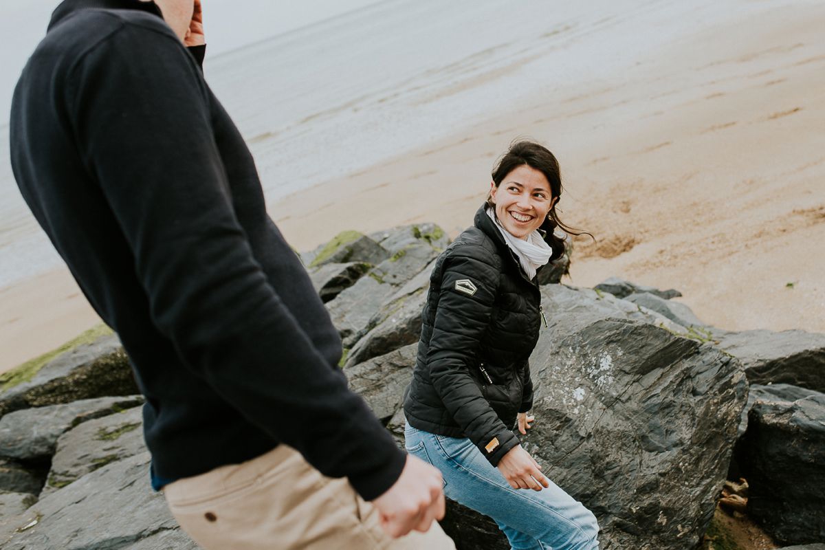 seance-couple-engagement-plage-saint-aubin-falaises-nicolasdesvages_0015.jpg