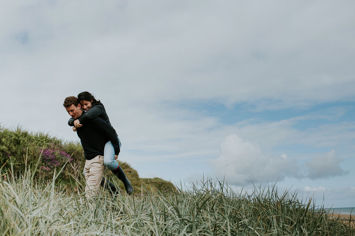 seance-couple-engagement-plage-saint-aubin-falaises-nicolasdesvages_0019.jpg