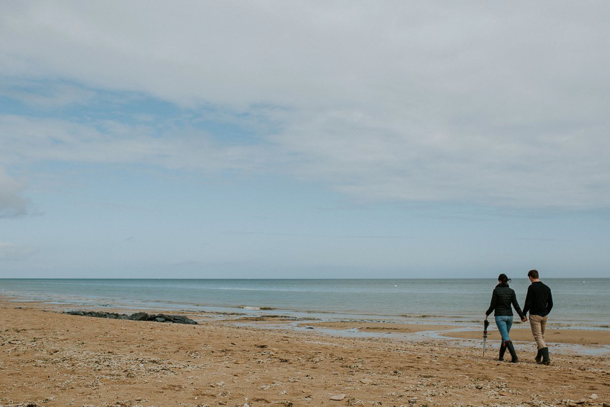 seance-couple-engagement-plage-saint-aubin-falaises-nicolasdesvages_0020.jpg