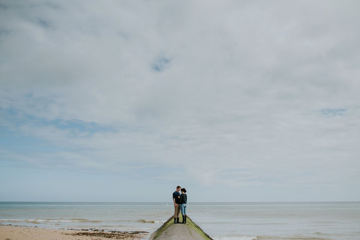 seance-couple-engagement-plage-saint-aubin-falaises-nicolasdesvages_0033.jpg