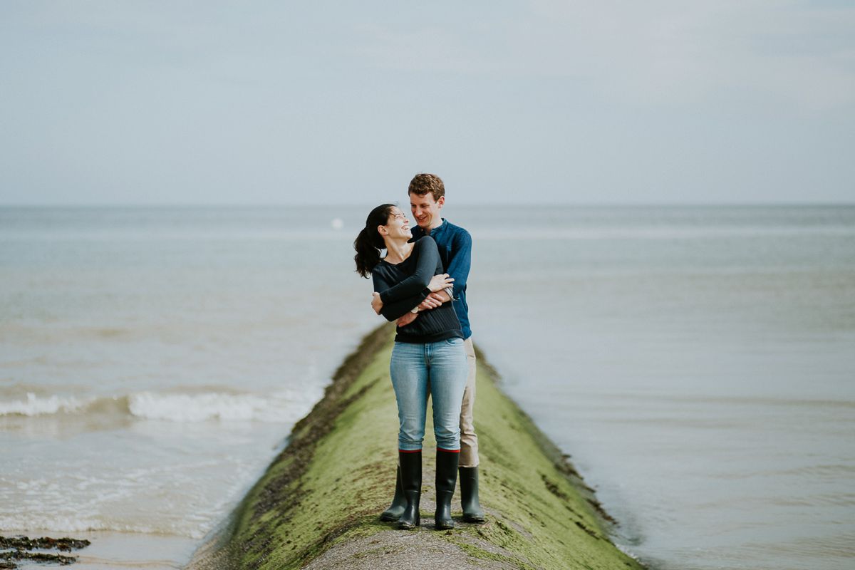 seance-couple-engagement-plage-saint-aubin-falaises-nicolasdesvages_0039.jpg