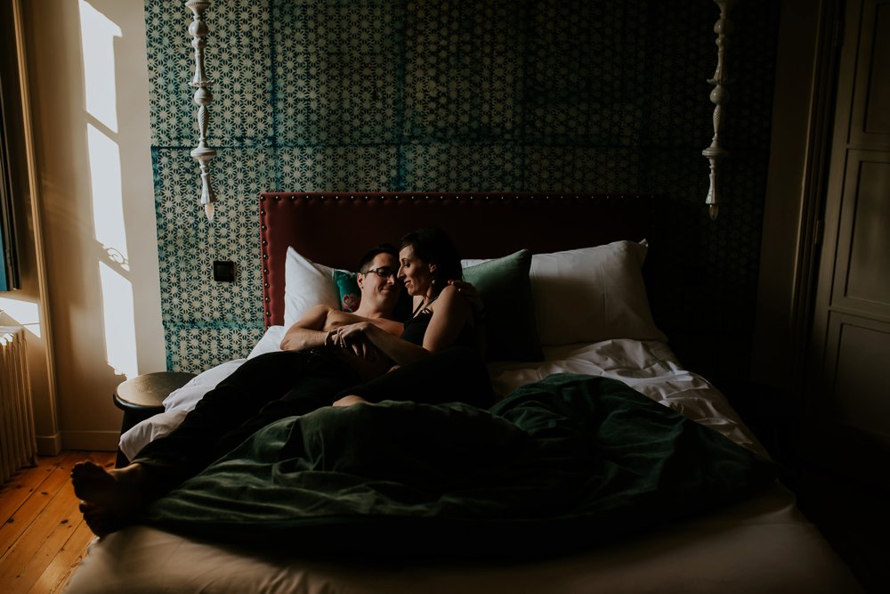 photographe-seance-couple-intimiste-cocooning_0015.jpg