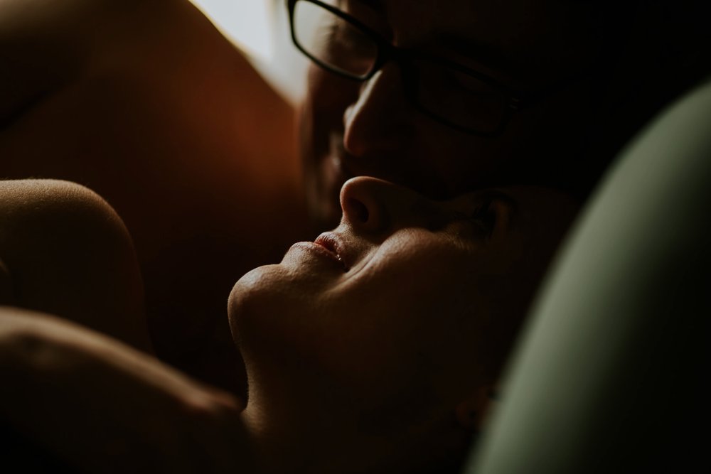 photographe-seance-couple-intimiste-cocooning_0023.jpg