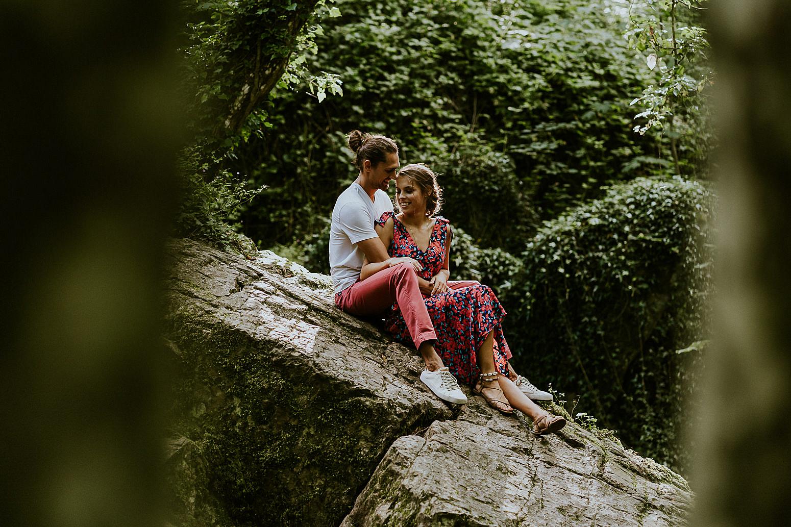 couple sur un rocher 