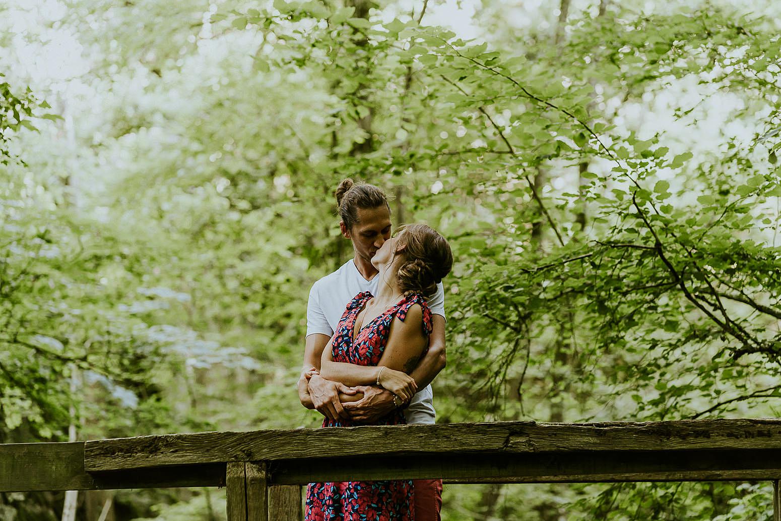 bisou sur un pont