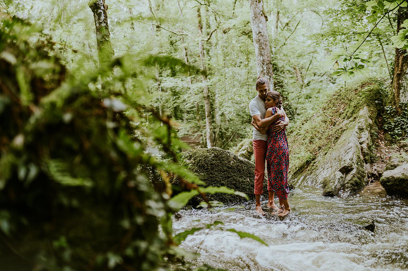 calin les pieds dans l'eau