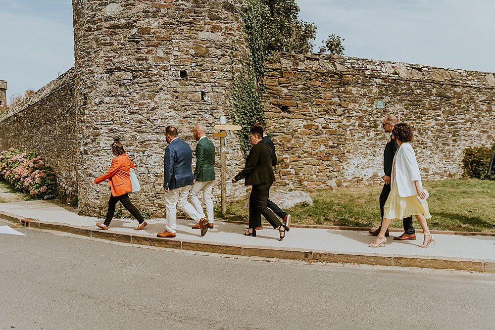 Arrivée de tout le monde au chateau