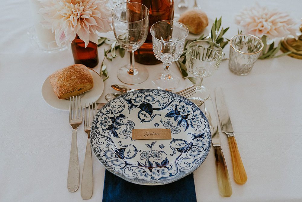 Assiette et couverts de mariage