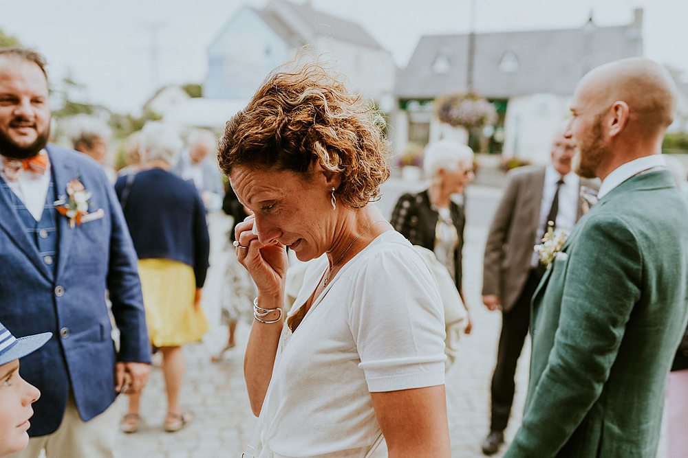 L'émotion à la sortie de la mairie 