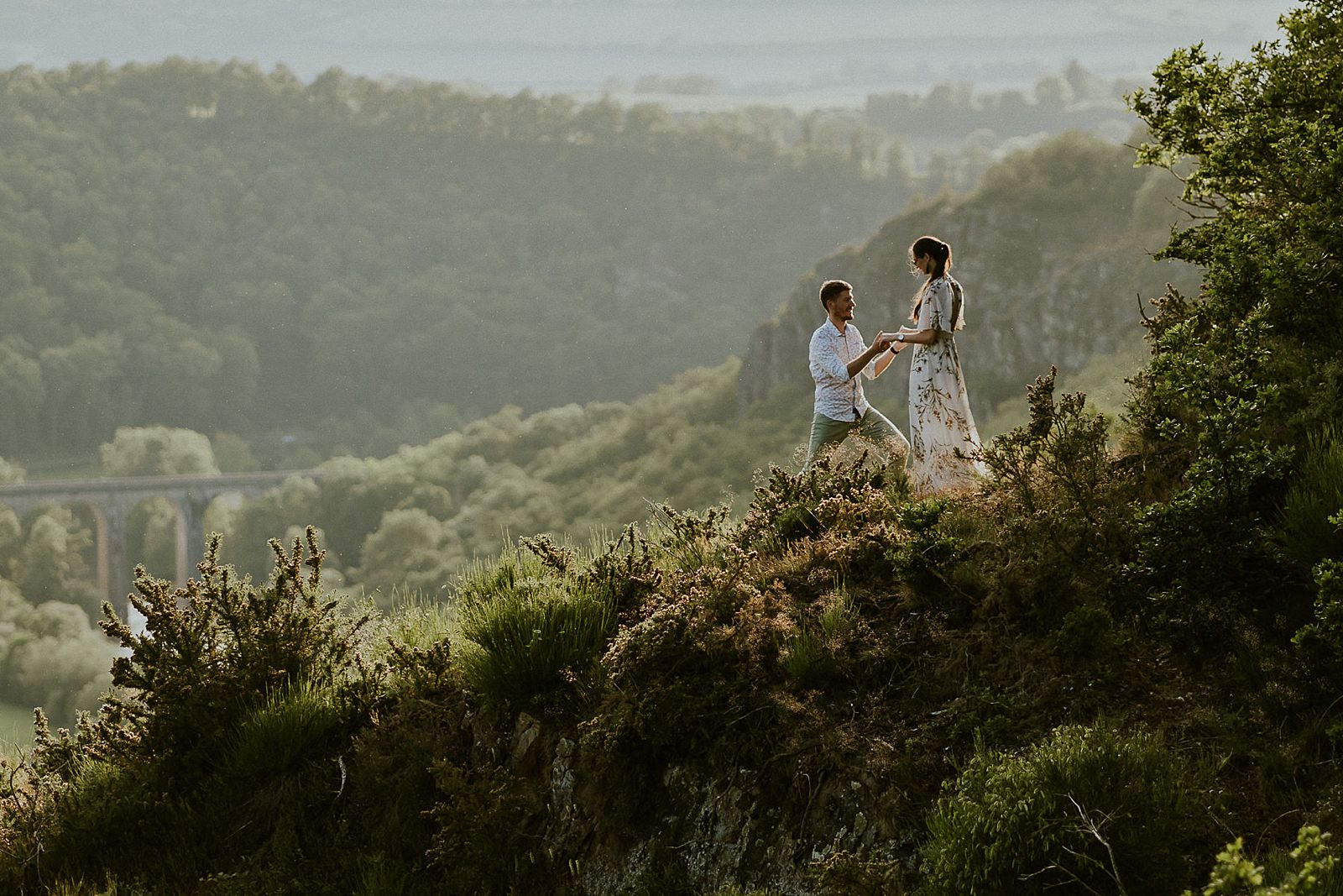 couple sur la falaise