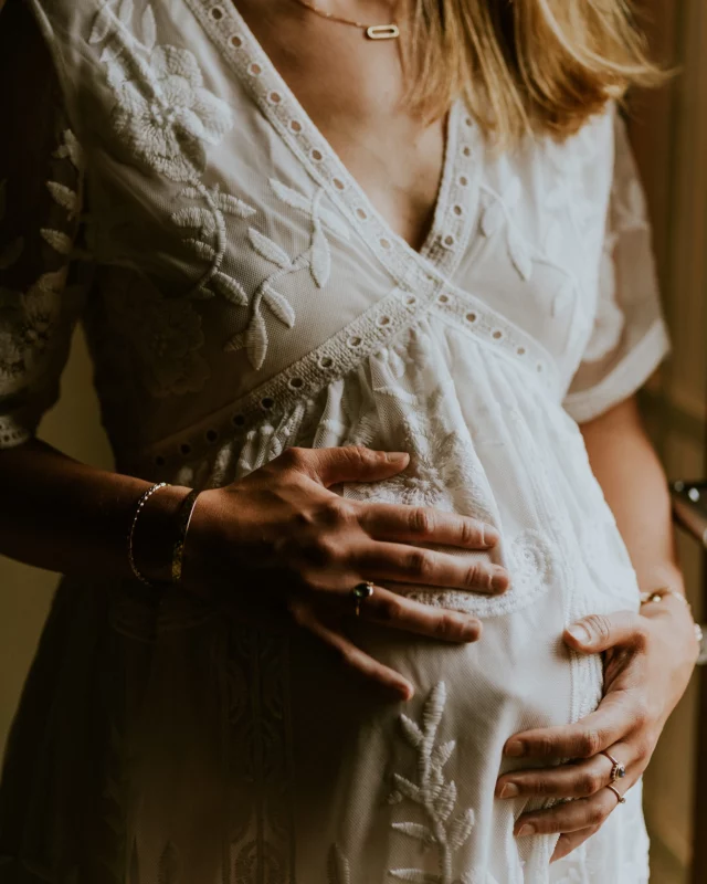 SEANCE GROSSESSE

En attendant Agathe, la jolie Justine il y a quelques mois pour une jolie séance photo Grossesse à domicile .
Hâte de te rencontrer bientôt petite Agathe !

Infos , réservations sur mon site (en lien sur le profil) ou  en DM

#seancegrossesse #mumtobe #grossesse #caen #normandie #enceinte #photographecaen #photographenormandie #caenphotographe #photographecaen #9mois #seancephotomaternite #seancephotogrossesse