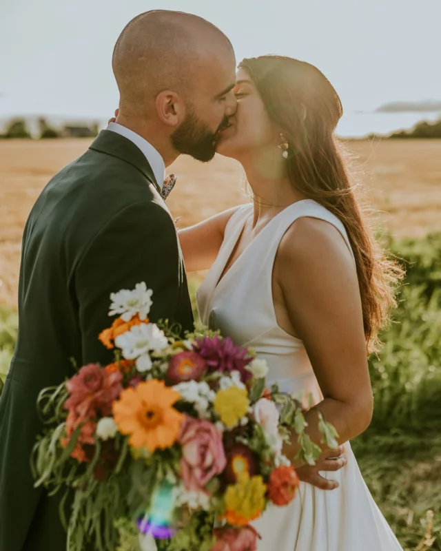 - MARIAGE - De l’importance de la séance couple le jour J -
⏰ Nous prévoyons toujours un petit moment (voire plusieurs) le jour du mariage pour des photos de couple. 
Pourquoi ?
▶️ D’abord parce que dans cette folle journée c’est un des rares moments où vous pourrez vous retrouver en toute intimité 
▶️ Ensuite parce que cela vous permet de souffler un peu pour profiter de ce moment à deux 
▶️ Enfin pour en profiter pour avoir des super photos de couple naturelles et sans poses figées 
👓Comptez sur moi pour vous conseiller sur les meilleurs moments de la journée pour cela et aussi pour guetter le jour J la meilleures lumières et parfois vous embarquer à l’improviste (si vous le voulez bien évidemment ☺️) pour profiter d’une belle lumière pour quelques images canons☀️ 
📸 Je suis Nicolas Desvages et je suis photographe de mariage et famille en Normandie 
ℹ️ Infos - resas en DM et sur mon site (lien en bio)
#photographecouple 
#photographemariage
#photographemariagenormandie 
#photographedemariagenormandie 
#loversphotographer
#mariage2025 #mariage2026 #mariage2027
#bridetobe #bridetobe2025 #bridetobe2026 #bridetobe2027
